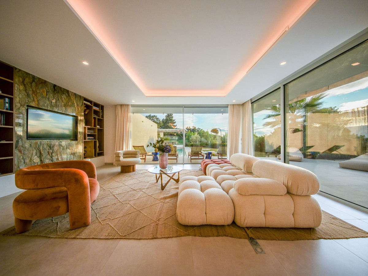 5 Bed - Villa for Sale in Elviria, Marbella