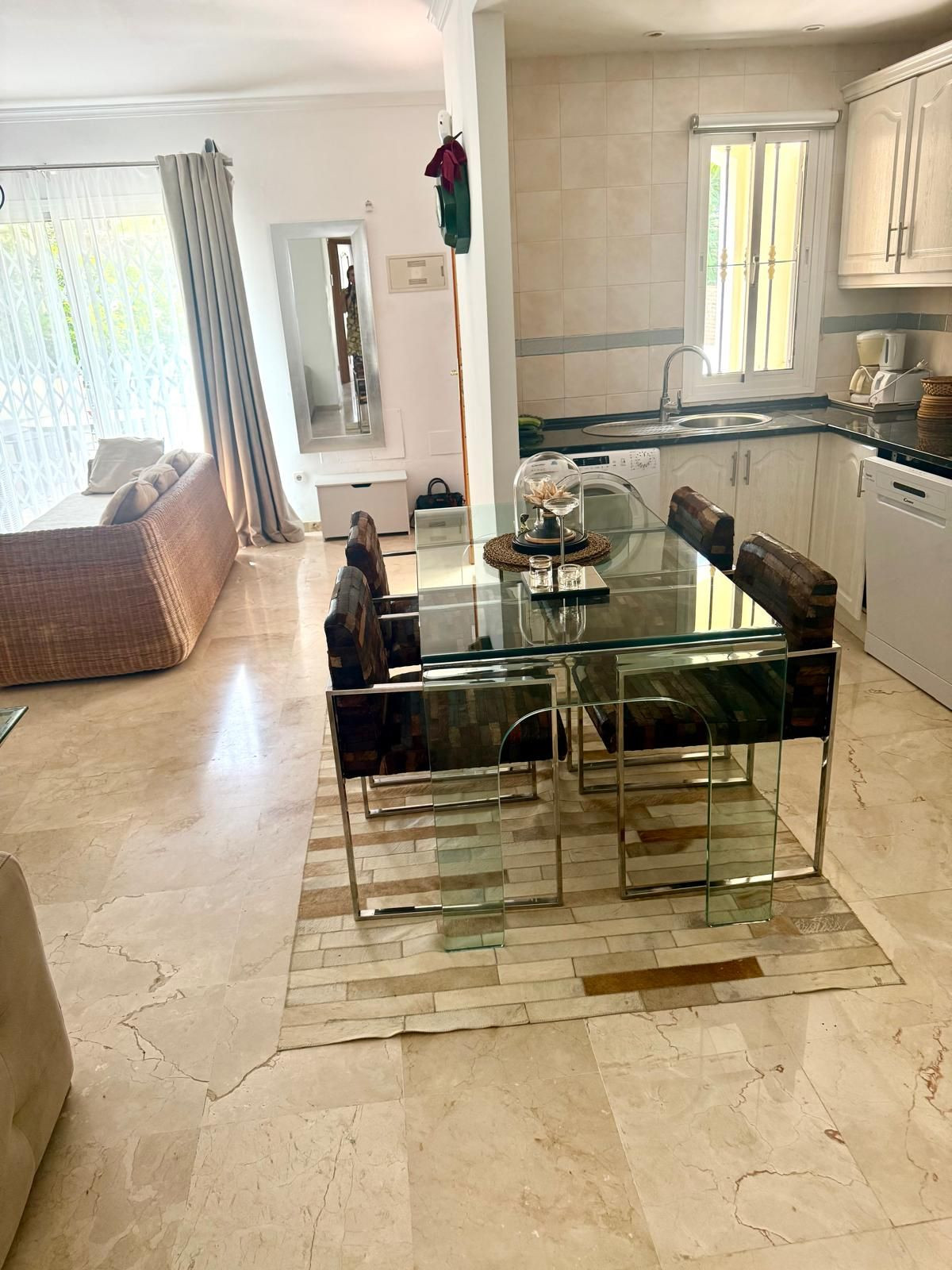 Piso de 2 Dormitorios en alquiler en Nueva Andalucía, Marbella