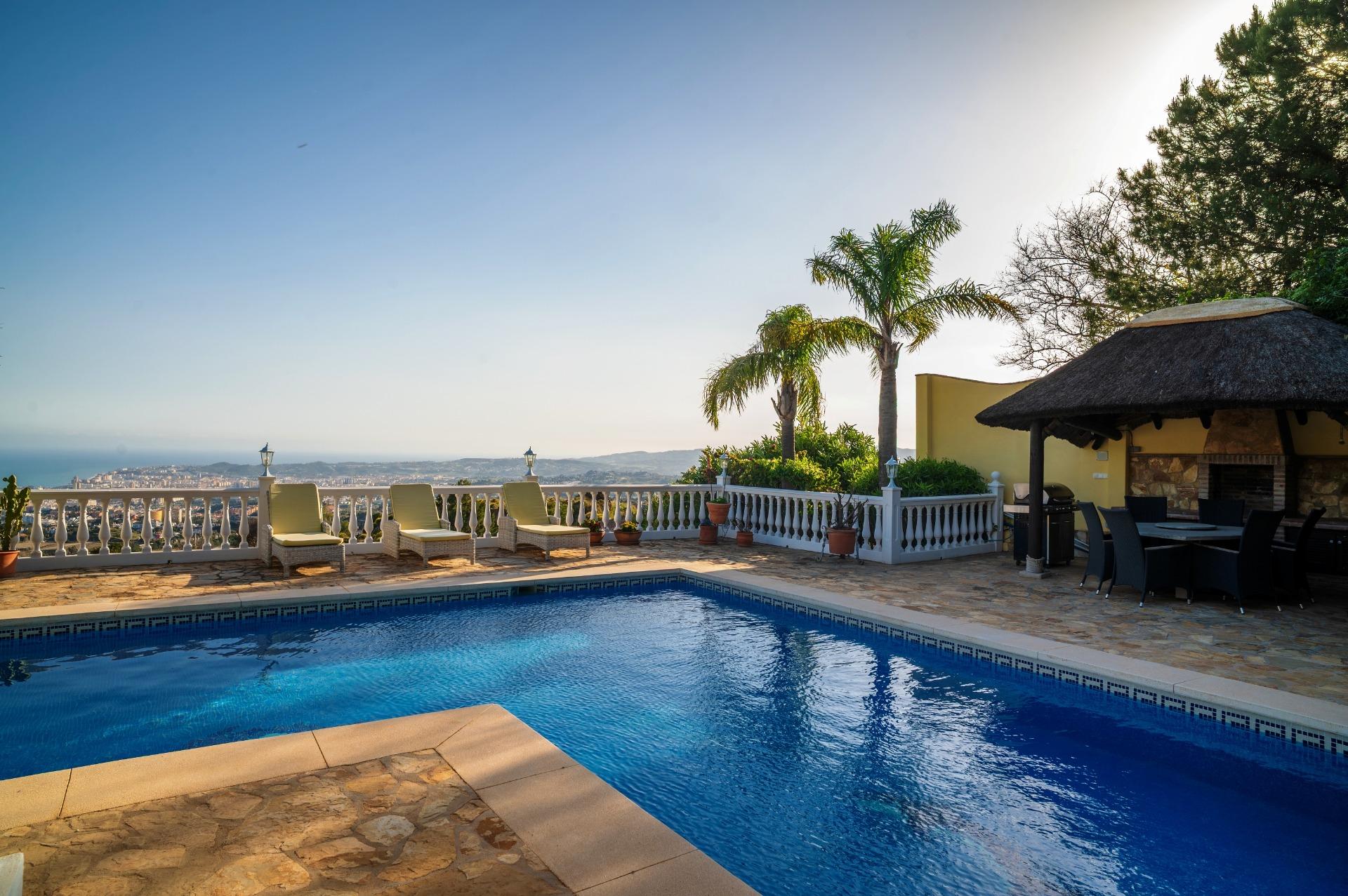 6 Bed - Villa for Sale in Mijas