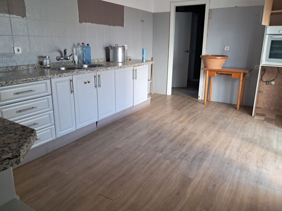 Casa de 5 Dormitorios en venta en Nueva Milla de Oro, Estepona