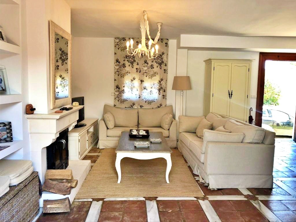 Casa Adosada de 3 Dormitorios en venta en Marbella