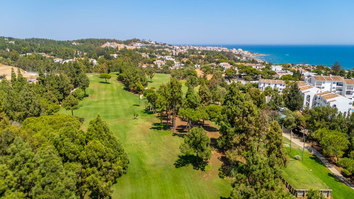 Casa de 5 Dormitorios y 5 Baños en venta en La Cala de Mijas