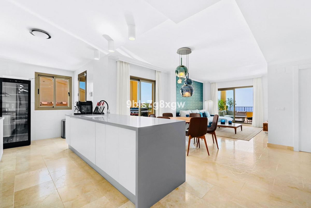 Piso de 3 Dormitorios y 2 Baños en venta en Benahavís