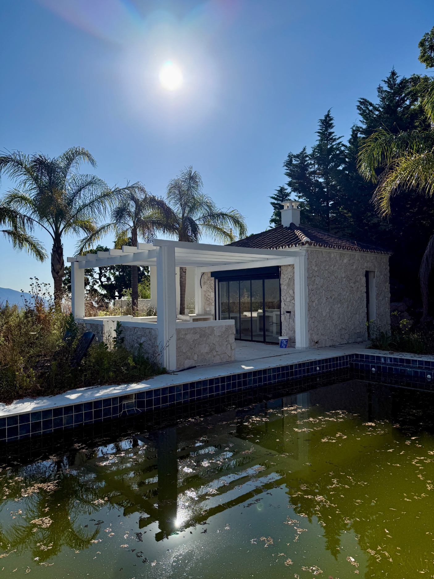 Casa de 3 Dormitorios en venta en La Mairena, Marbella