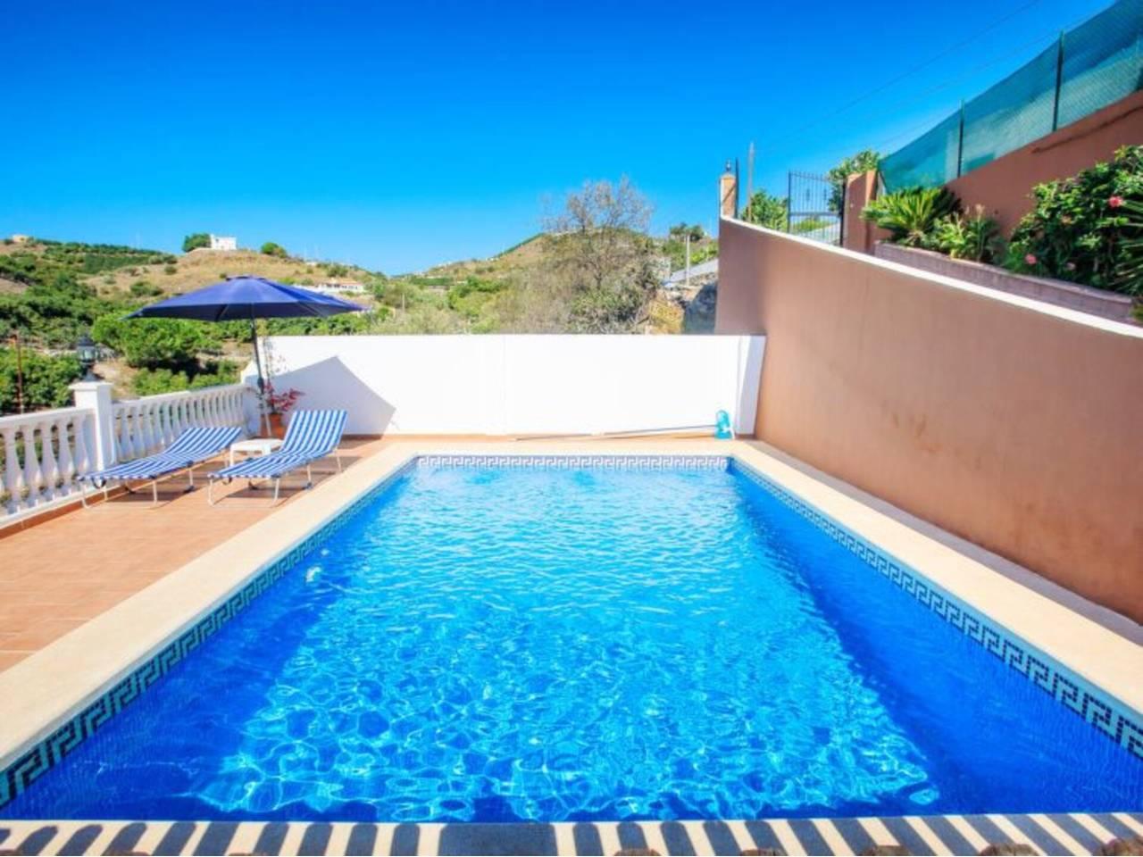 Casa Adosada de 2 Dormitorios y 2 Baños en alquiler vacacional en Torrox Costa