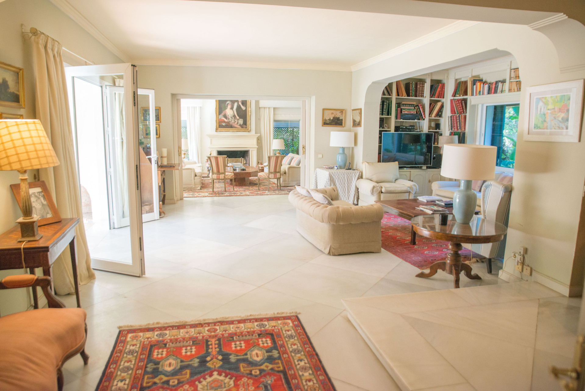 Casa de 7 Dormitorios y 6 Baños en venta en Calahonda, Mijas