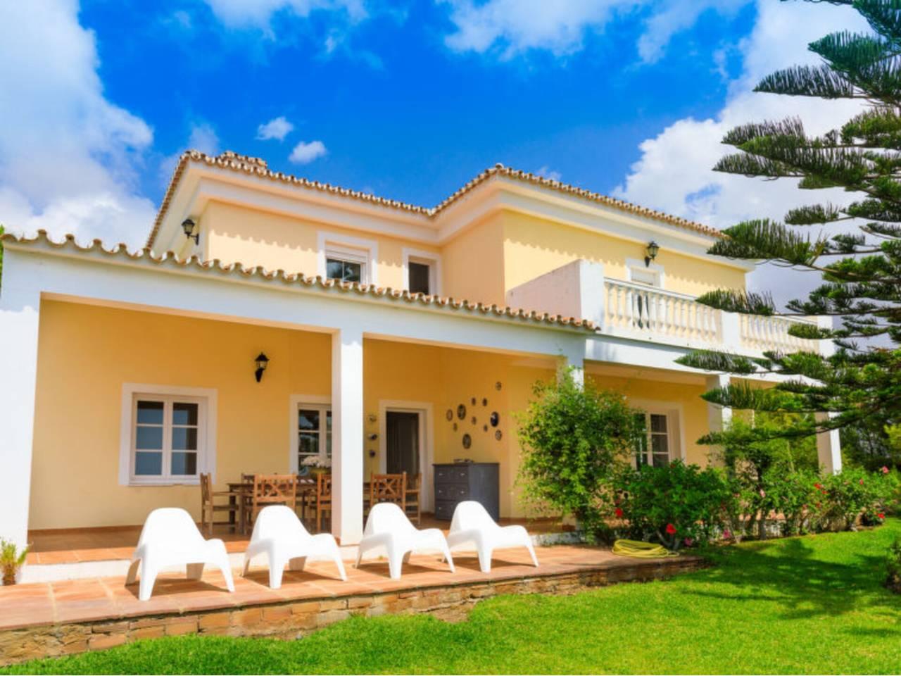 Casa Adosada de 6 Dormitorios y 3 Baños en alquiler vacacional en Rincón de la Victoria