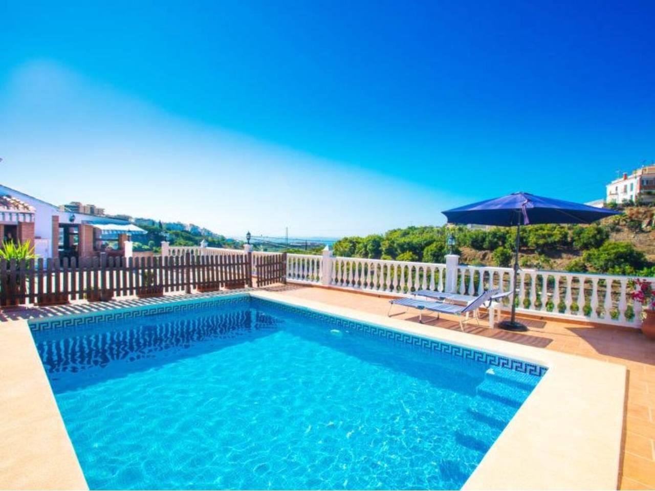 Casa Adosada de 2 Dormitorios y 2 Baños en alquiler vacacional en Torrox Costa