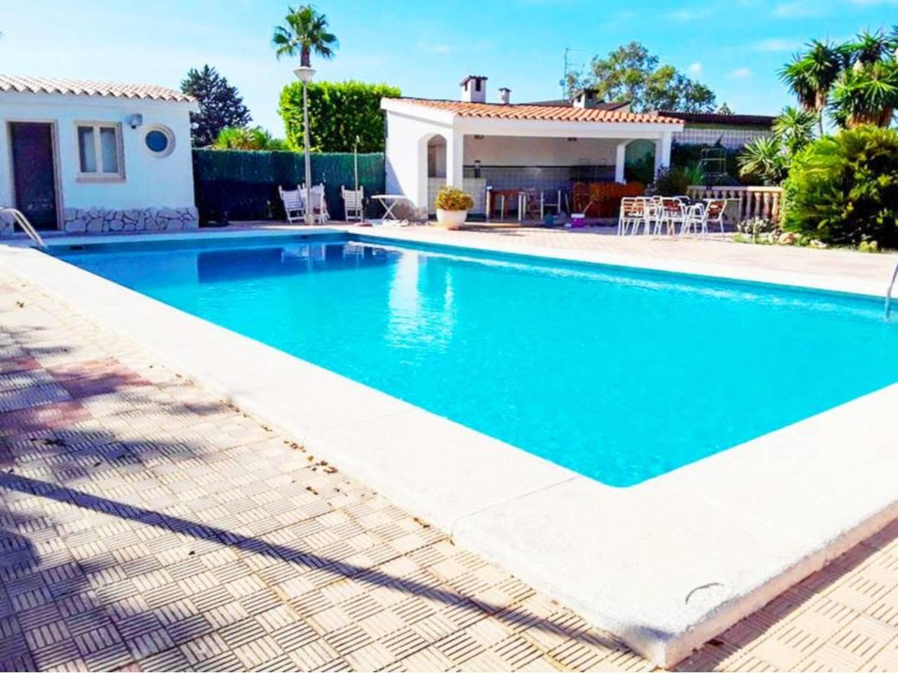 Casa Adosada de 5 Dormitorios y 2 Baños en alquiler vacacional en Santa Pola