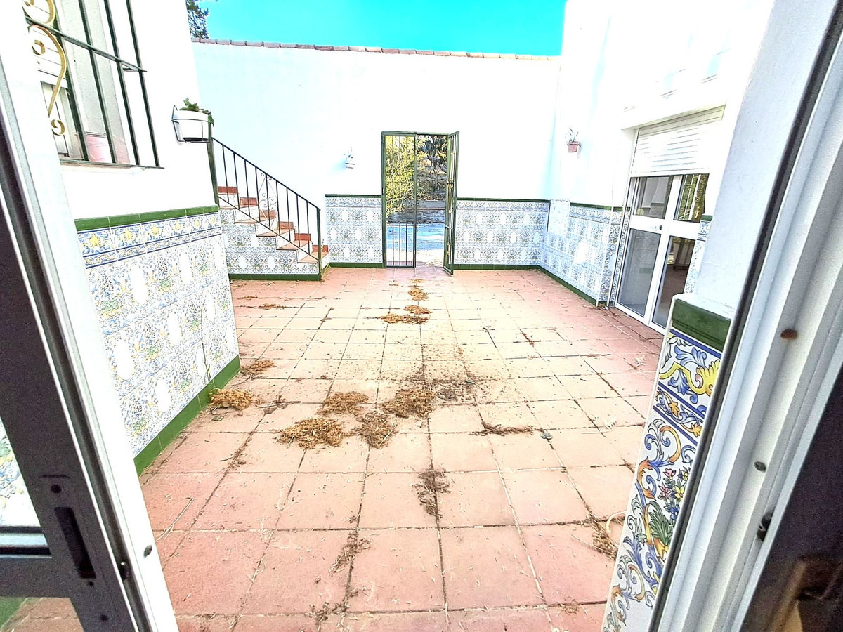 Casa de 5 Dormitorios en venta en Nueva Milla de Oro, Estepona