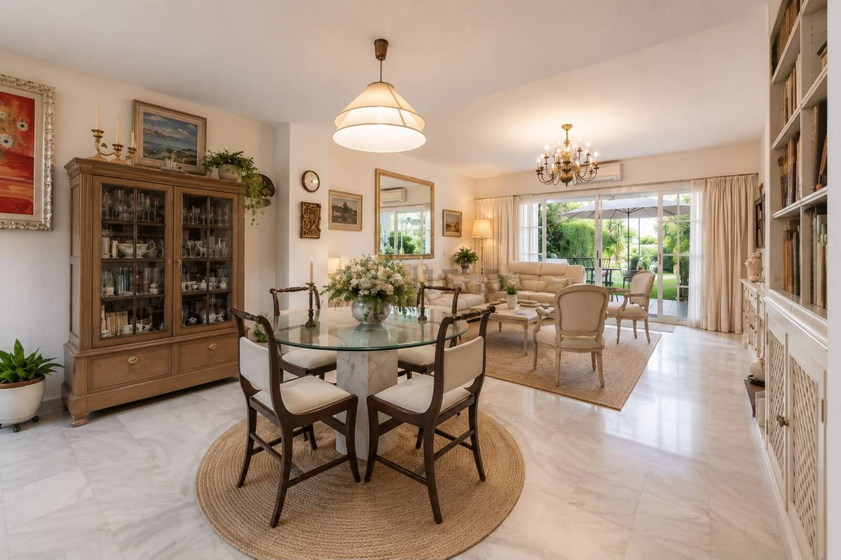 Casa Adosada de 3 Dormitorios en venta en Bel-Air