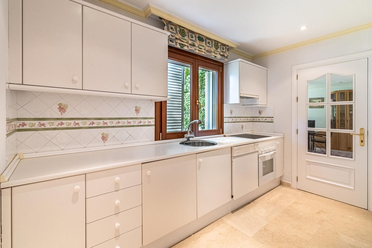 5 кровать Вилла для продажи в New Golden Mile, Estepona