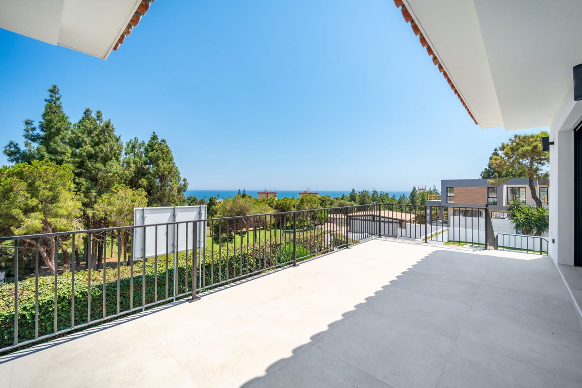 Casa de 5 Dormitorios y 5 Baños en venta en La Cala de Mijas
