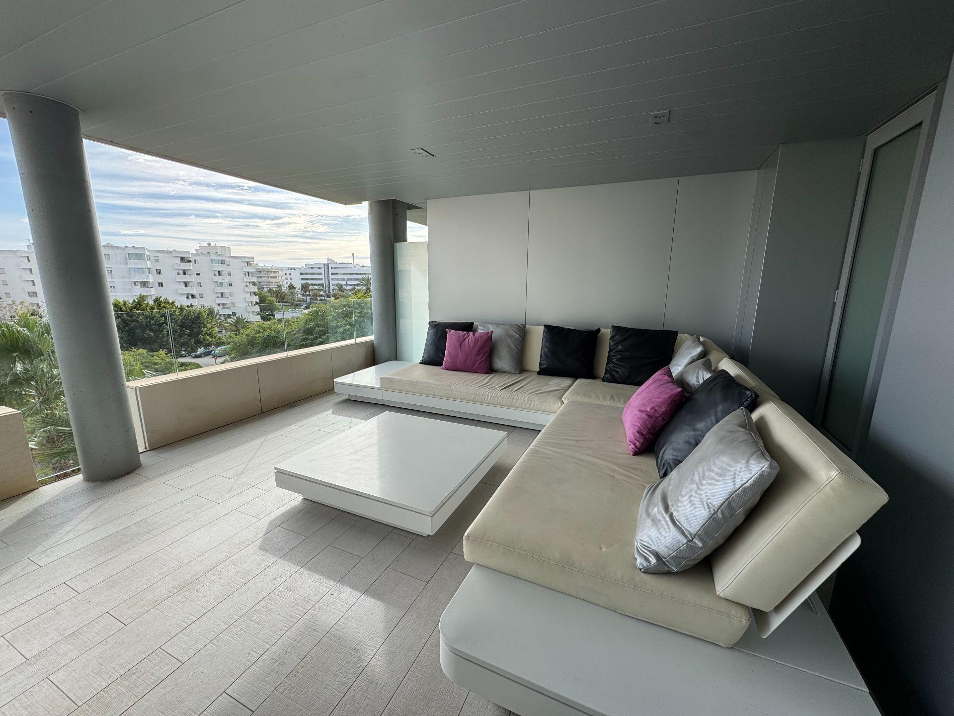 Piso de 3 Dormitorios y 2 Baños en venta en Marina Botafoch, Eivissa
