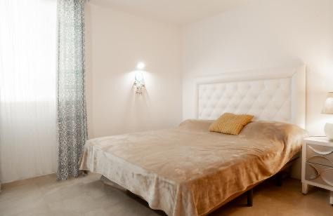 Piso de 2 Dormitorios en venta en Los Almendros, Benahavís