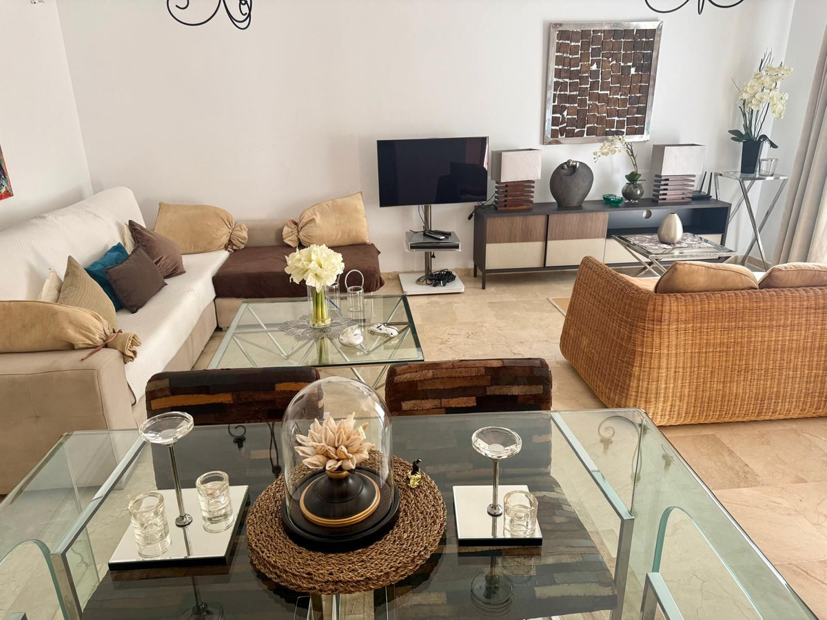 Piso de 2 Dormitorios en alquiler en Nueva Andalucía, Marbella