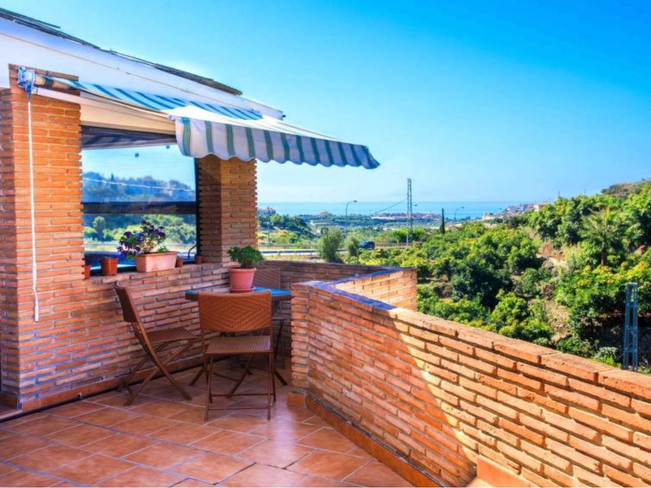 Casa Adosada de 2 Dormitorios y 2 Baños en alquiler vacacional en Torrox Costa