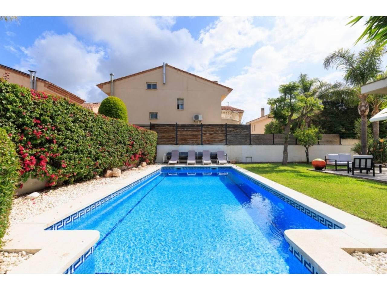 5 кровать 4 ванна Таунхаус курортная аренда в Cambrils