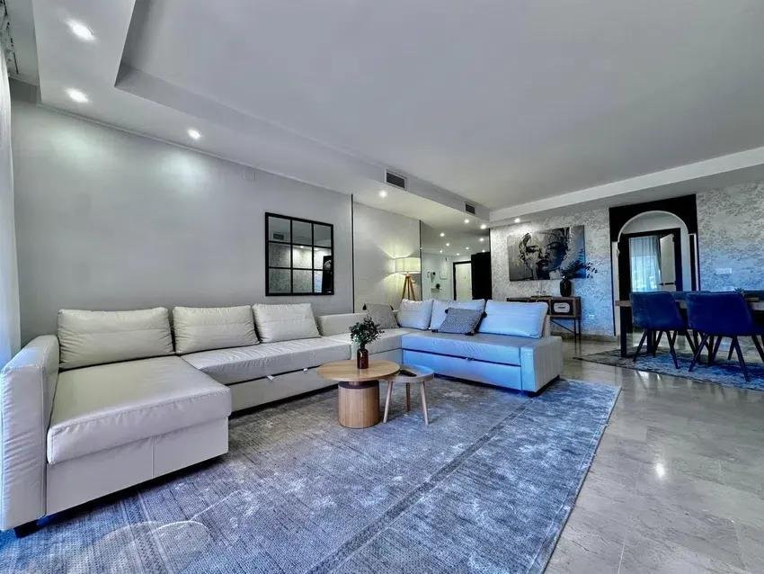Piso de 3 Dormitorios y 2 Baños en venta en Milla de Oro, Marbella