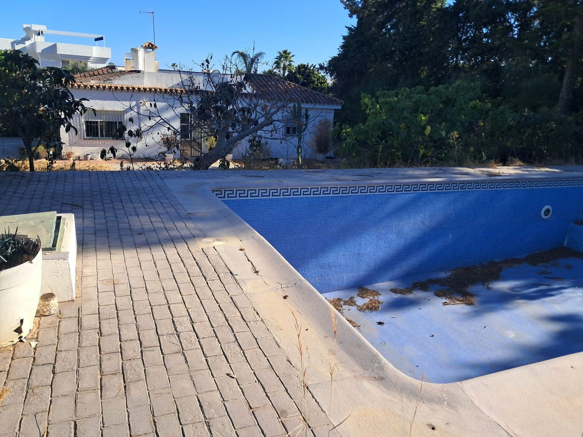 Casa de 5 Dormitorios en venta en Nueva Milla de Oro, Estepona