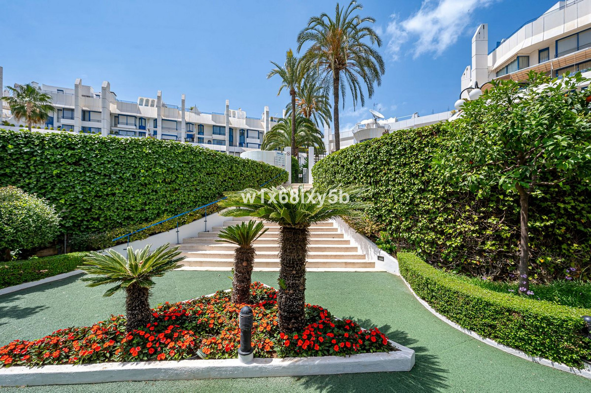 Piso de 2 Dormitorios y 3 Baños en venta en Marbella
