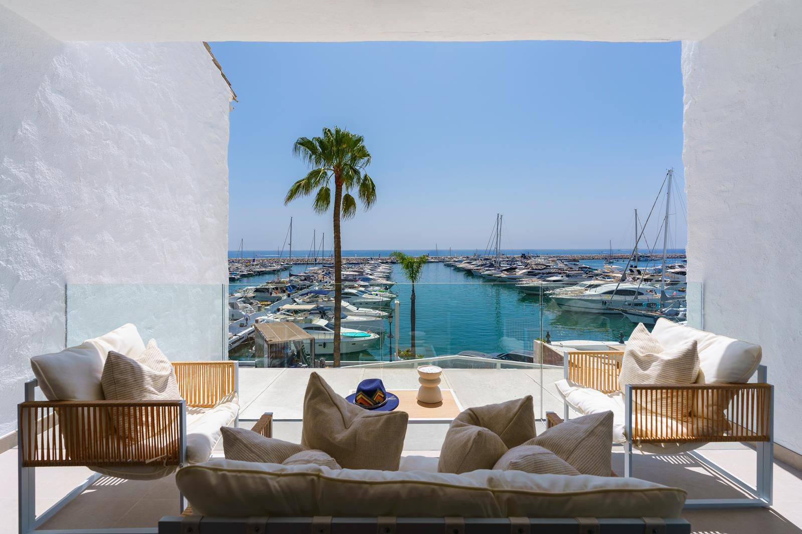 2 Bed, 2 Bath - Apartment for Rent in Puerto Banus, Marbella