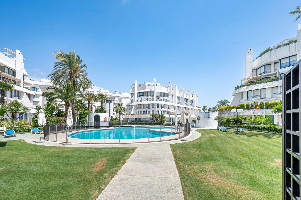 Piso de 2 Dormitorios y 3 Baños en venta en Marbella