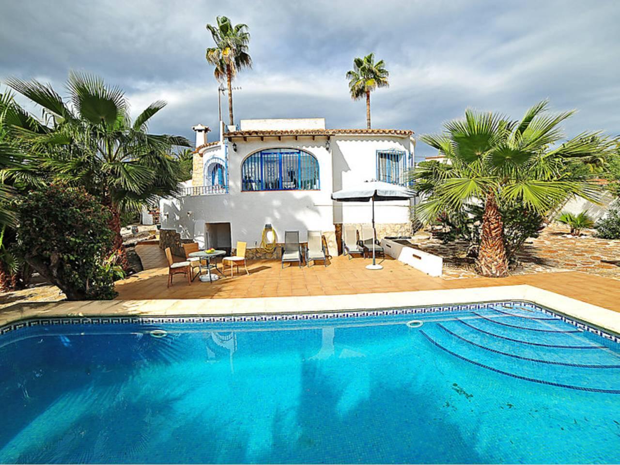 Casa Adosada de 2 Dormitorios y 1 Baño en alquiler vacacional en Moraira