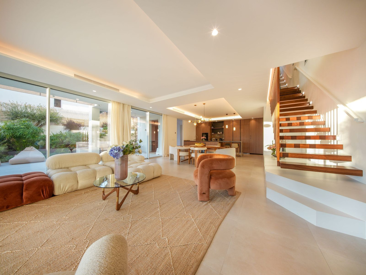 5 Bed - Villa for Sale in Elviria, Marbella