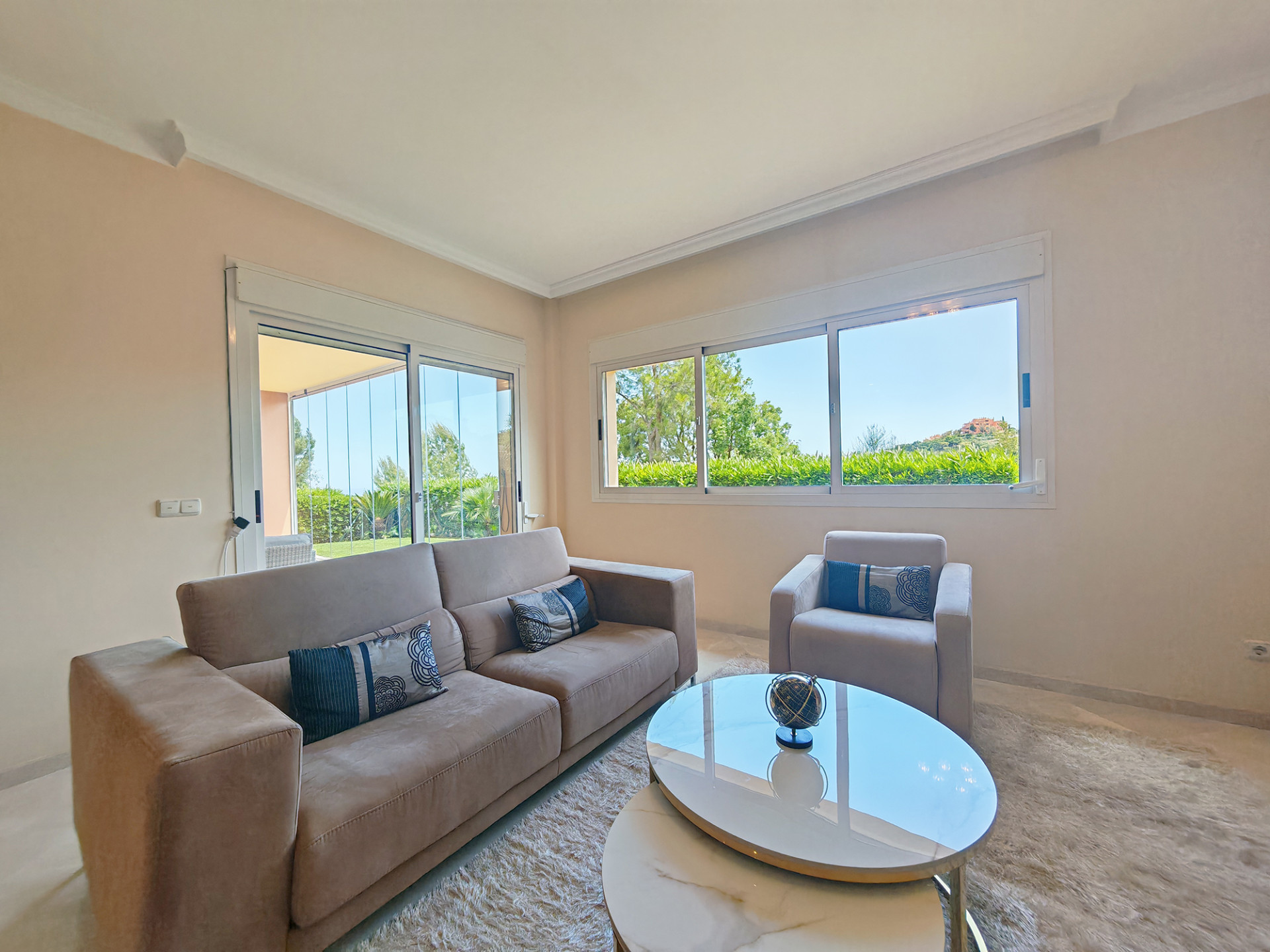 2 спални - Апартамент за продажба в La Mairena, Marbella