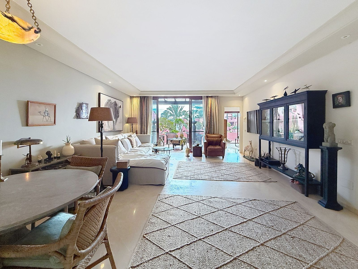 Ático de 3 Dormitorios en venta en Cancelada, Estepona