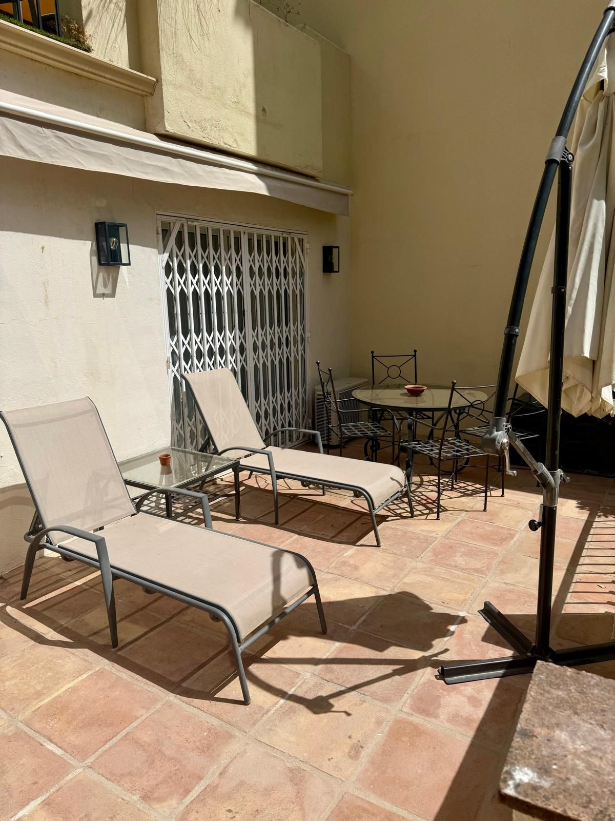 Piso de 2 Dormitorios en alquiler en Nueva Andalucía, Marbella