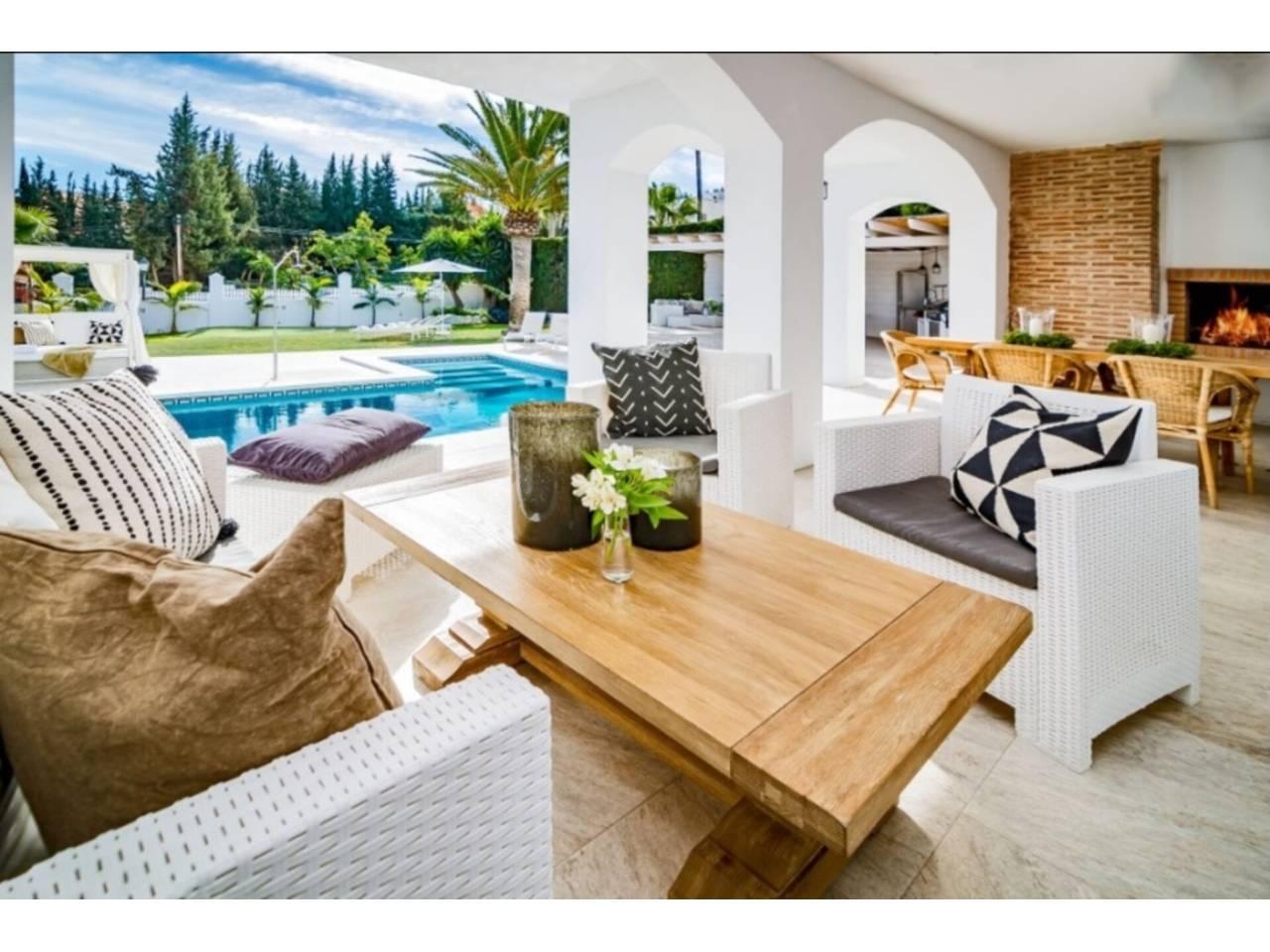 Casa Adosada de 4 Dormitorios y 4 Baños en alquiler vacacional en Nueva Andalucía, Marbella
