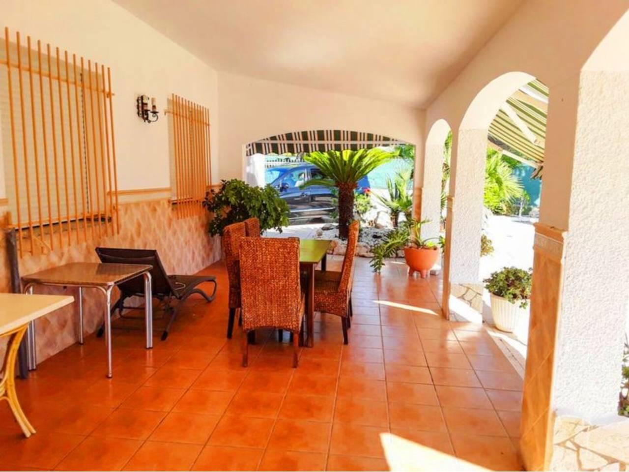 Casa Adosada de 5 Dormitorios y 2 Baños en alquiler vacacional en Santa Pola