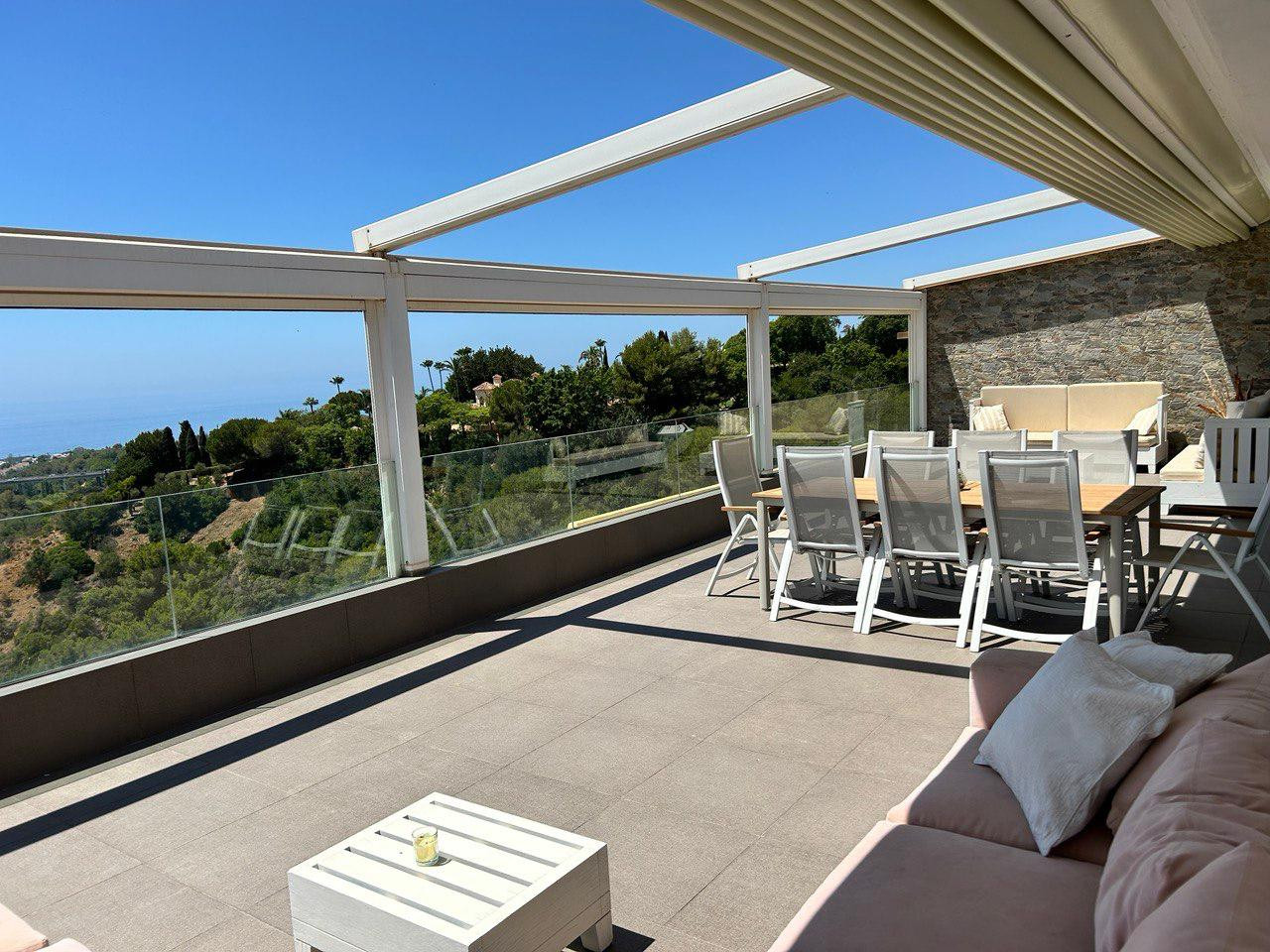 Ático de 3 Dormitorios y 3 Baños en alquiler en Milla de Oro, Marbella