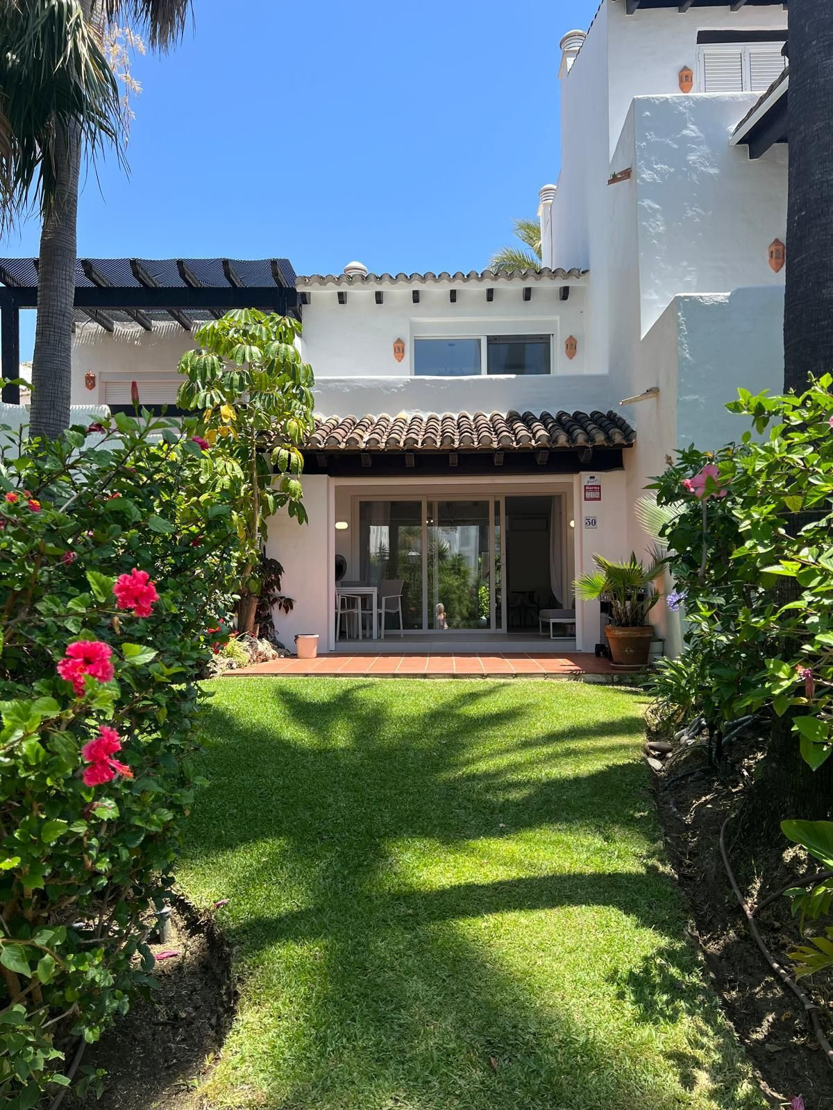 Casa Adosada de 3 Dormitorios en venta en Estepona
