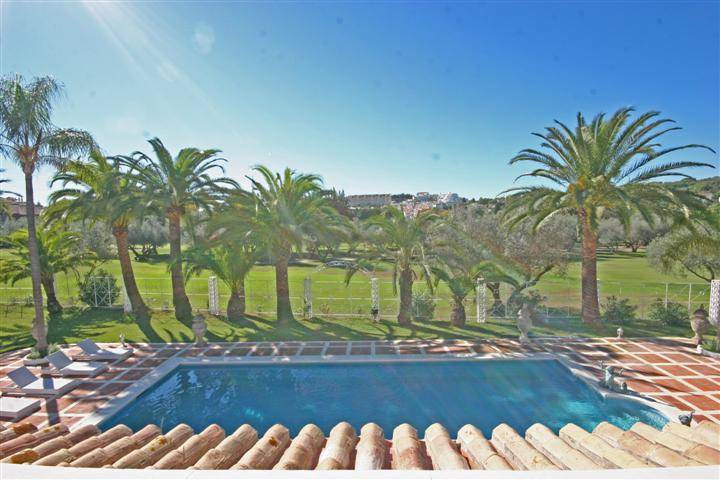 Casa de 9 Dormitorios en alquiler vacacional en Nueva Andalucía, Marbella