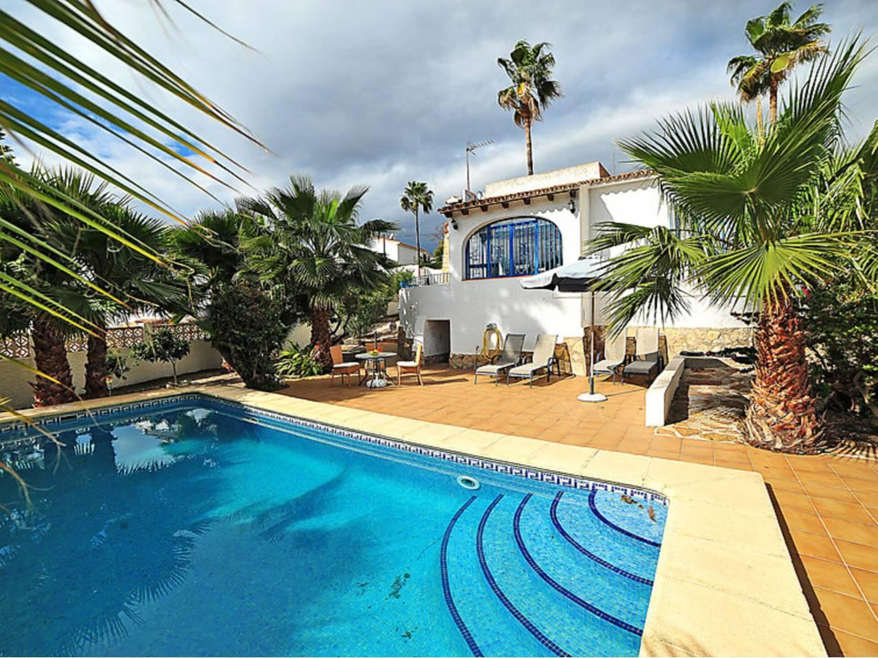 Casa Adosada de 2 Dormitorios y 1 Baño en alquiler vacacional en Moraira