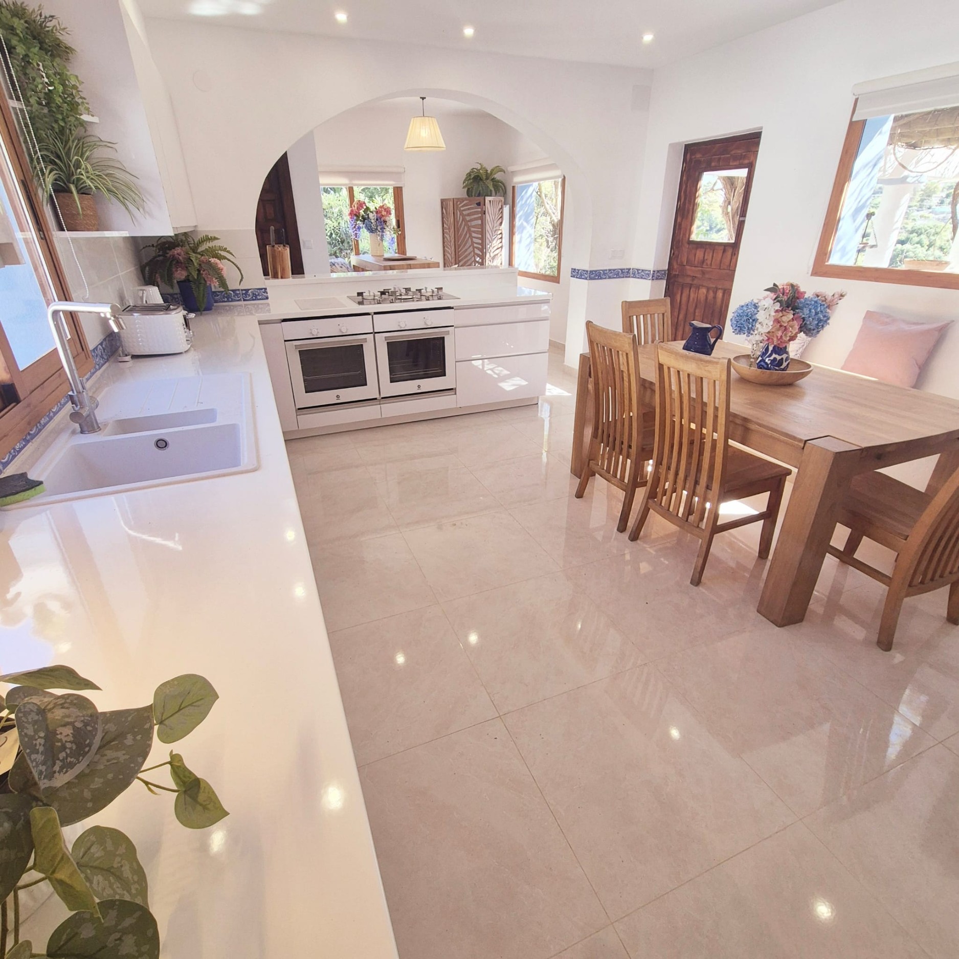 Casa de 5 Dormitorios y 6 Baños en alquiler en San Pedro de Alcántara