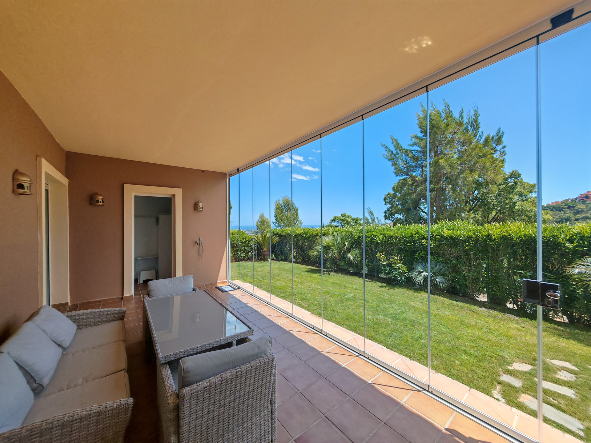 2 спални - Апартамент за продажба в La Mairena, Marbella