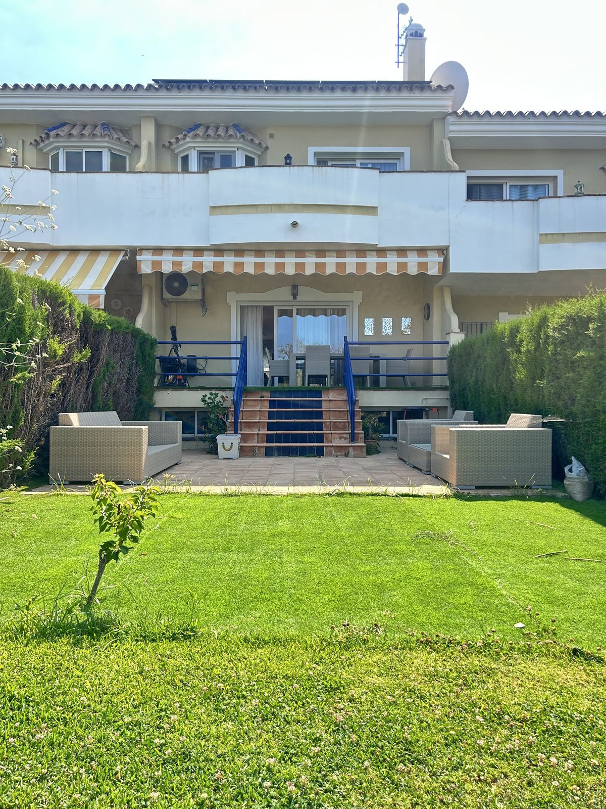 3 υπνοδωμάτια - Μεζονέτα σε σειρά προς πώληση σε Atalaya, Estepona