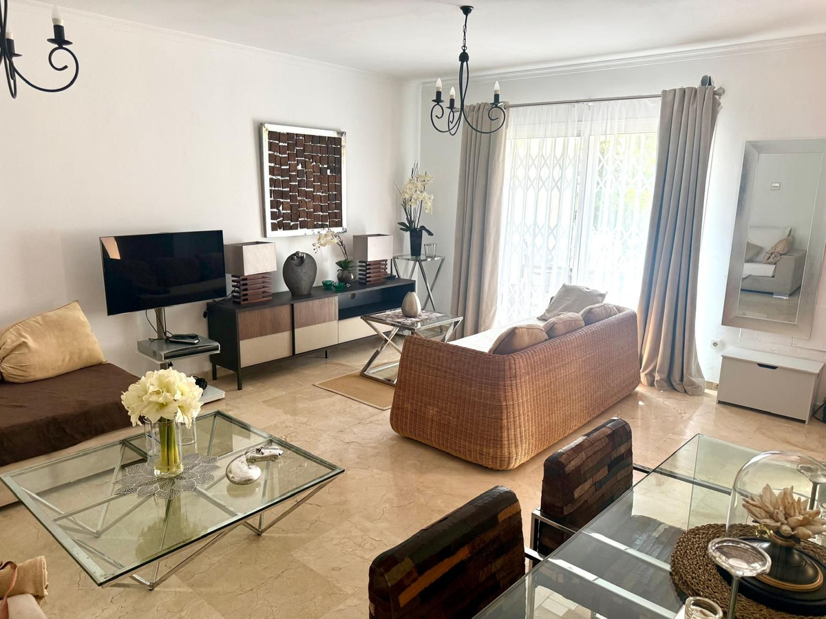 Piso de 2 Dormitorios en alquiler en Nueva Andalucía, Marbella