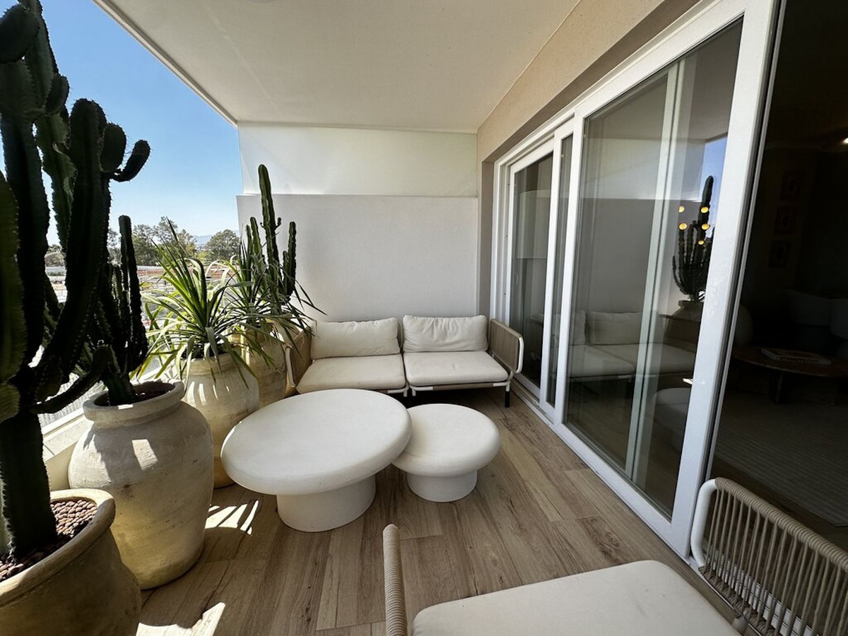 Piso de 3 Dormitorios y 2 Baños en venta en Nueva Andalucía, Marbella