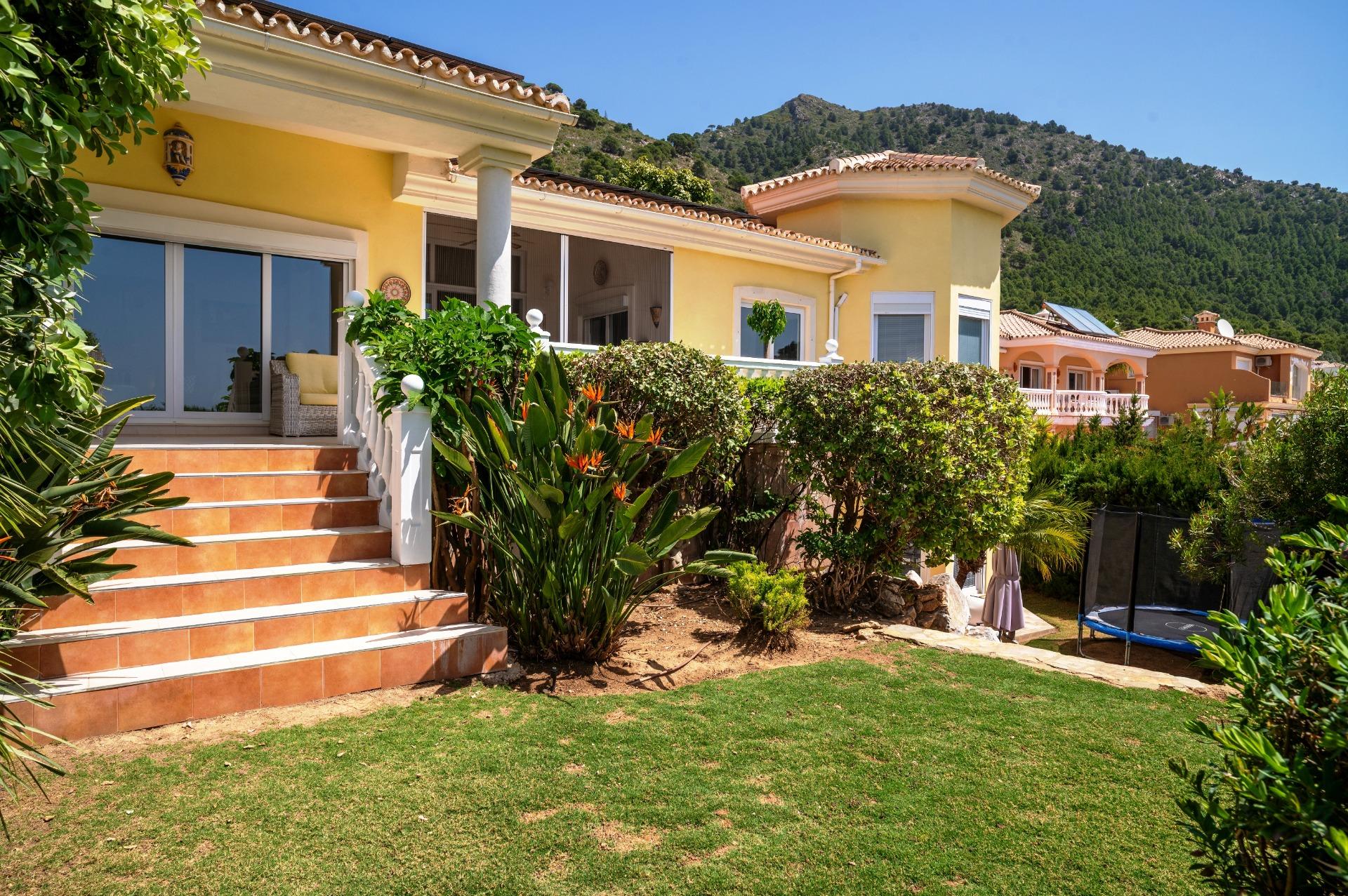 6 Bed - Villa for Sale in Mijas