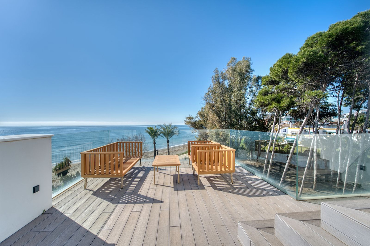 Casa Adosada de 3 Dormitorios y 3 Baños en venta en Estepona