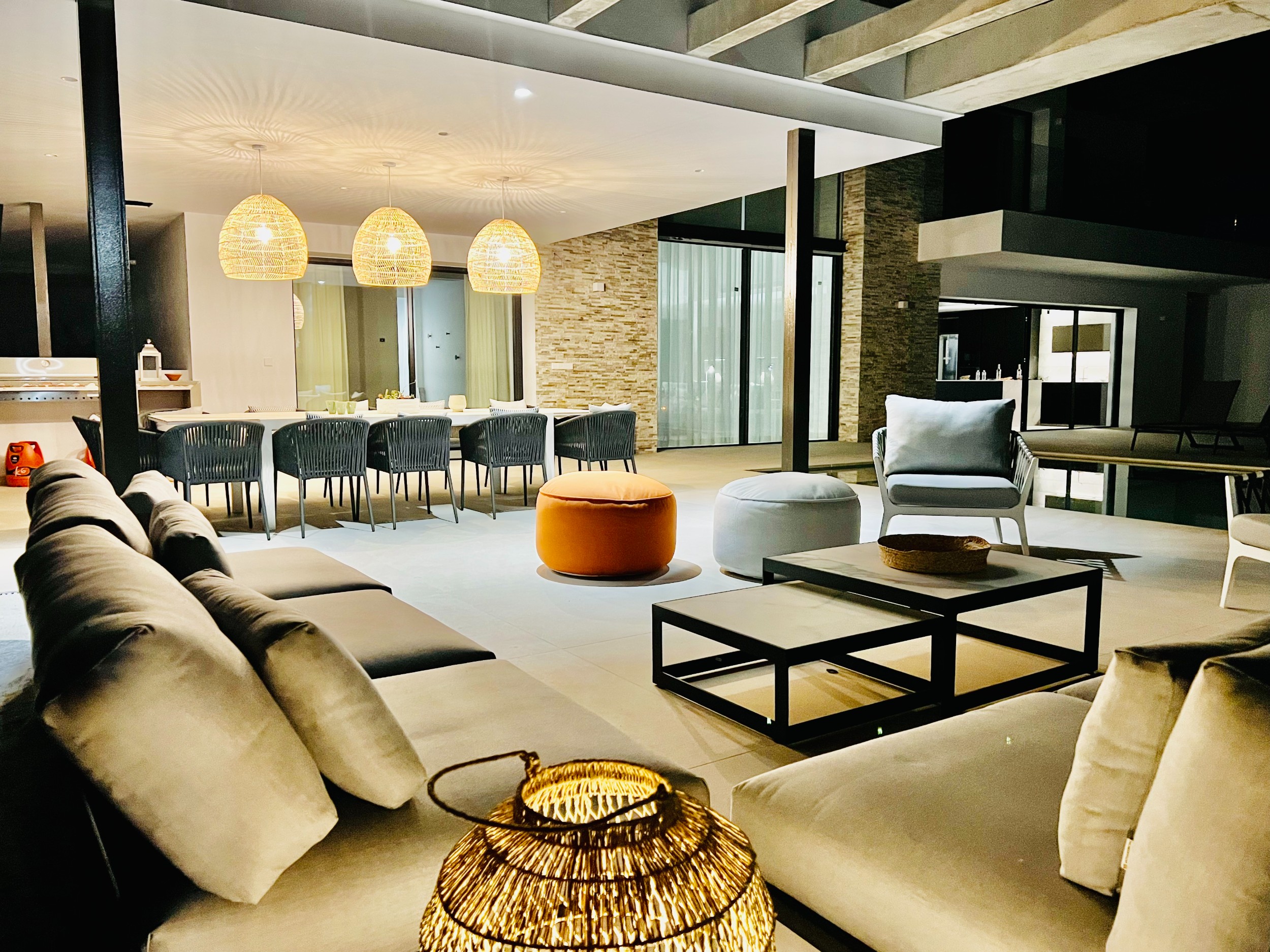 Casa de 6 Dormitorios en alquiler vacacional en Atalaya, Estepona