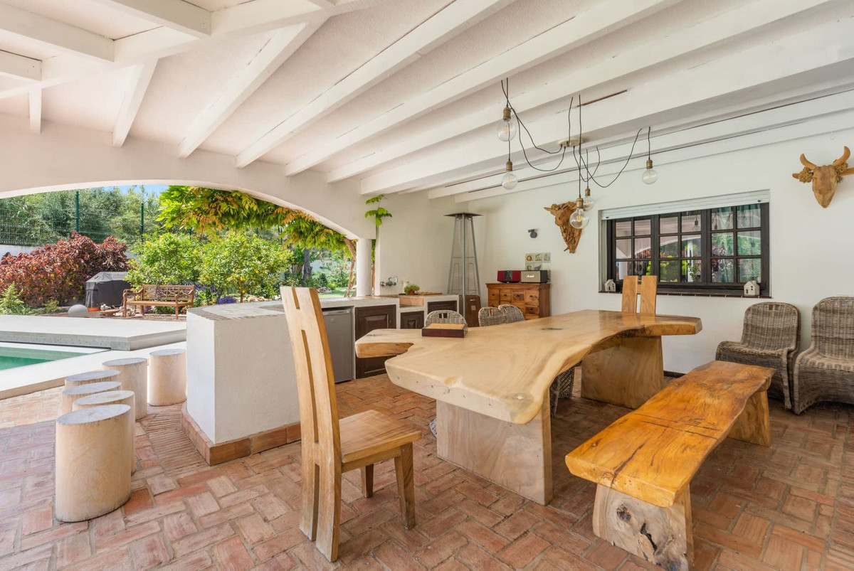 Casa de 4 Dormitorios y 5 Baños en venta en Guadalmina Baja, San Pedro de Alcántara