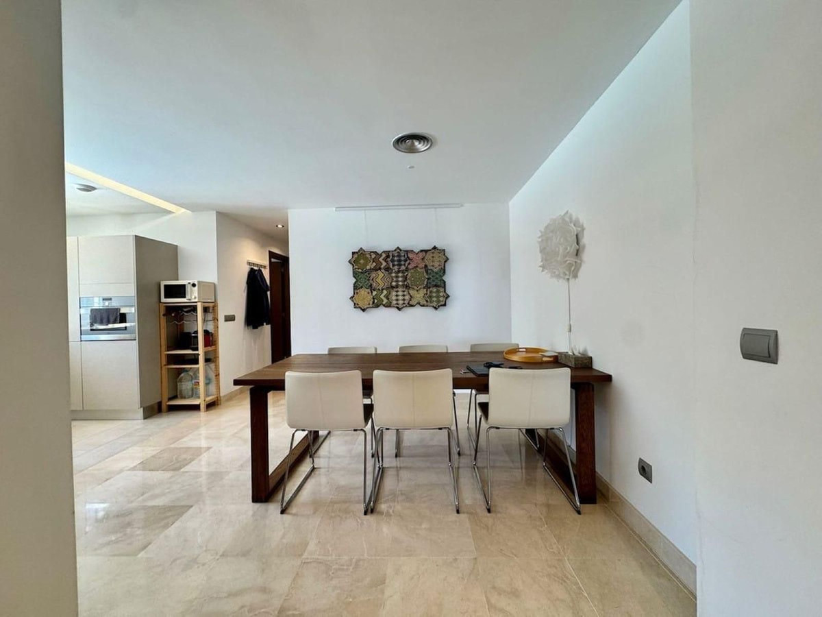 Piso de 3 Dormitorios y 2 Baños en alquiler en La Mairena, Marbella