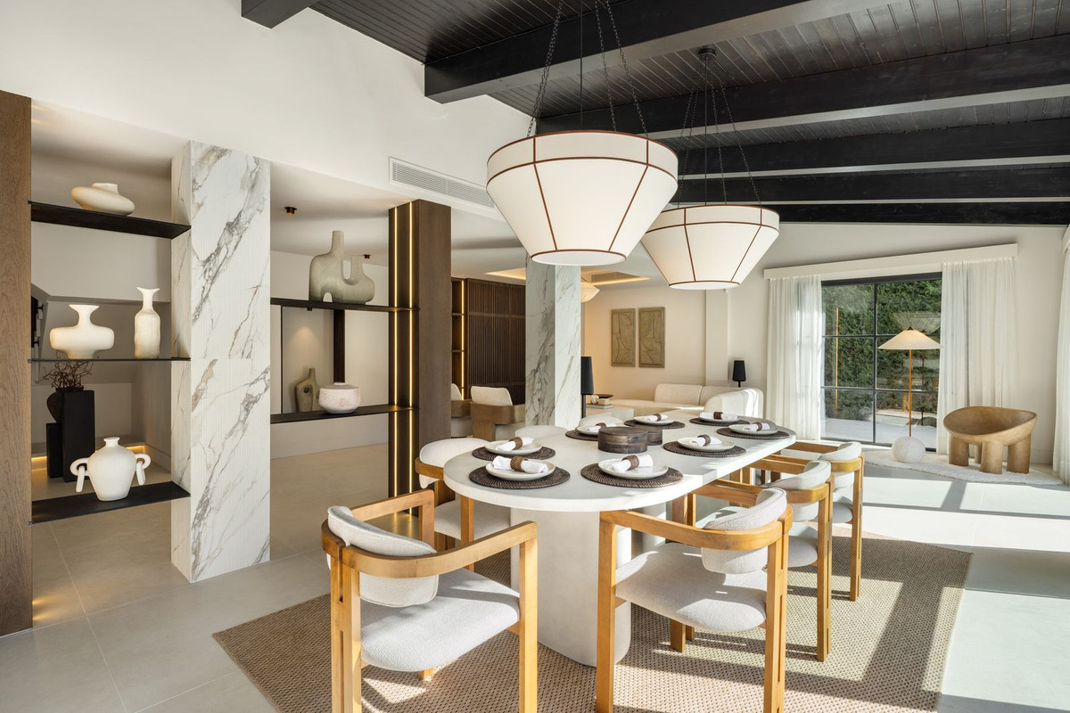 Casa de 5 Dormitorios en venta en Nueva Andalucía, Marbella