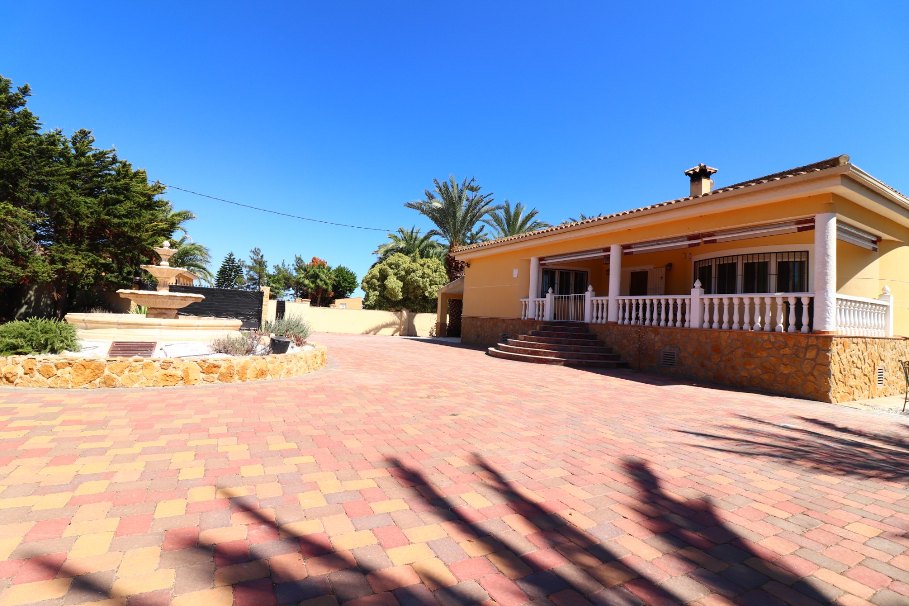 Finca de 3 Dormitorios en venta en Catral